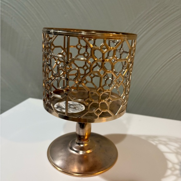 Elegant Gold Candle Holder - Picture 1 of 5